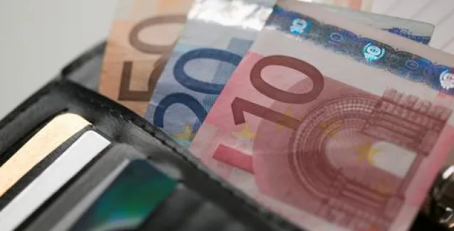 Τι αλλάζει στην καταβολή των μισθών στον ιδιωτικό τομέα