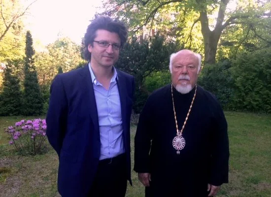 Νέα γενιά, brain drain και προσφυγικό στη συζήτηση του ΓΓΔΒΜΝΓ με τον Μητρ. Γερμανίας