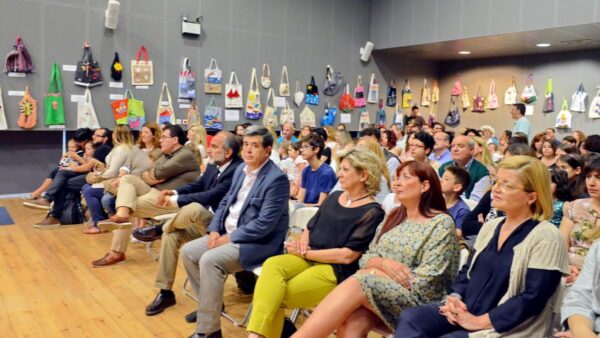 Το οικολογικό μήνυμα των μαθητών στις ανακυκλώσιμες τσάντες