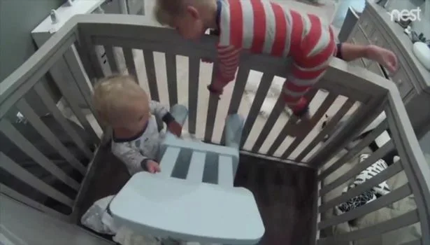 Η απίστευτη απόδραση από την κούνια