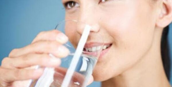 4 σημάδια που δείχνουν ότι το σώμα σας έχει αφυδατωθεί