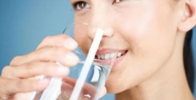 4 σημάδια που δείχνουν ότι το σώμα σας έχει αφυδατωθεί