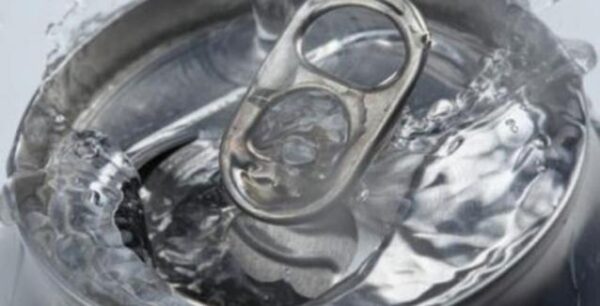 Δείτε τι σας συμβαίνει κάθε φορά που πίνετε έστω και ένα αναψυκτικό!