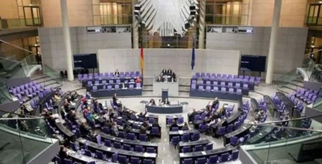 “Πράσινο” φως από τη γερμανική βουλή για την εκταμίευση της δόσης στην Ελλάδα