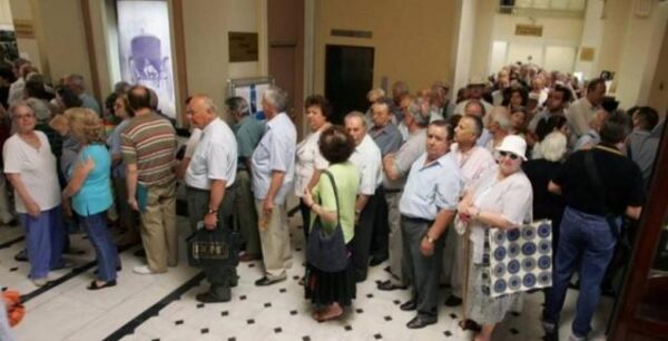 Χαμός με τις επικουρικές: Θα ζητήσουν πίσω τα χρήματα από τους συνταξιούχους!