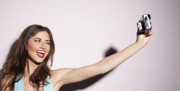 Ανησυχητική έρευνα για τις selfies – Τι λένε οι επιστήμονες
