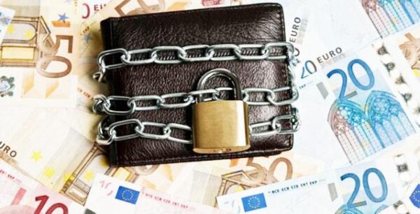 Έτσι θα γλιτώσετε τις κατασχέσεις από την εφορία