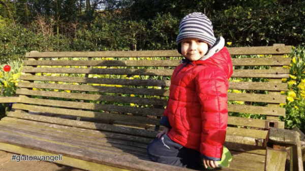 Βίντεο που συγκλονίζει: Ο σούπερ ήρωας Βαγγελάκης και ο εχθρός του ο καρκίνος