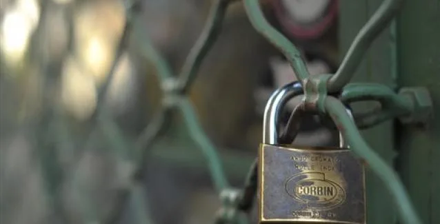 Τα λουκέτα σαρώνουν την αγορά: Ποιές επιχειρήσεις κατεβάζουν ρολά