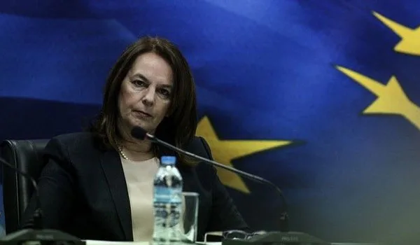 Παπανάτσιου: Διευκρινίσεις για φορολογικές δηλώσεις και ανασφάλιστα οχήματα