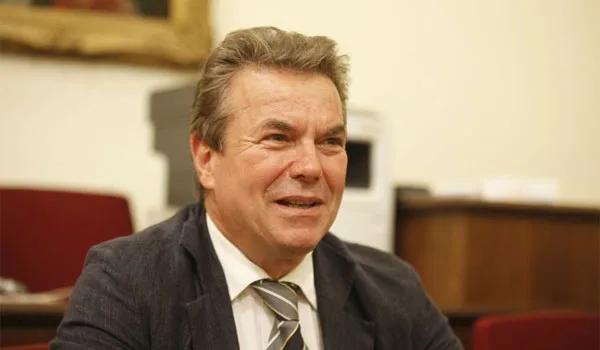 Διαψεύδει ο Πετρόπουλος την επιστροφή εισφορών του ΕΦΚΑ