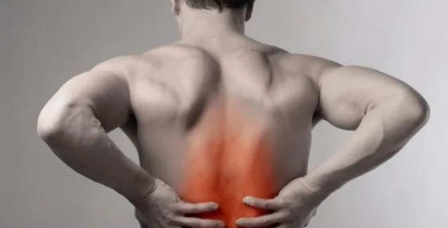 Πόνος στην πλάτη: Ποιες είναι οι συνηθέστερες αιτίες;