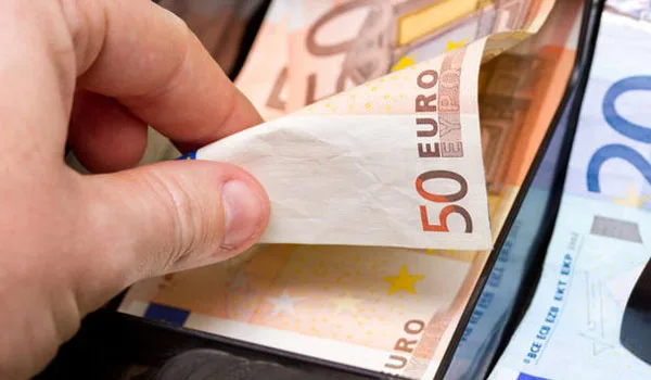 Δυνατότητα ακατάσχετου λογαριασμού στα ηλεκτρονικά πορτοφόλια – Τί προβλέπει η τροπολογία