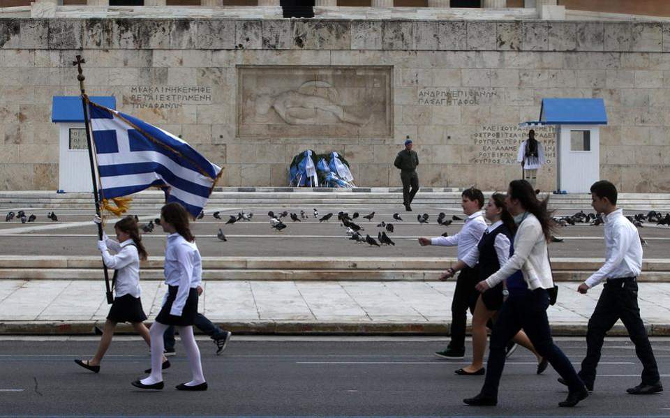 ΣΥΡΙΖΑ για επιλογή σημαιοφόρων: Σε πανικό ΝΔ και Κεραμέως