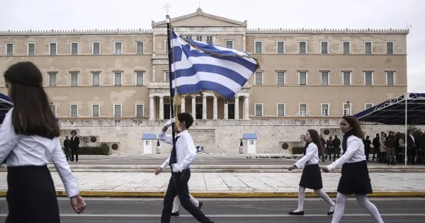 Οι «κληρωτίδες» θα αναδεικνύουν τους σημαιοφόρους στις παρελάσεις!