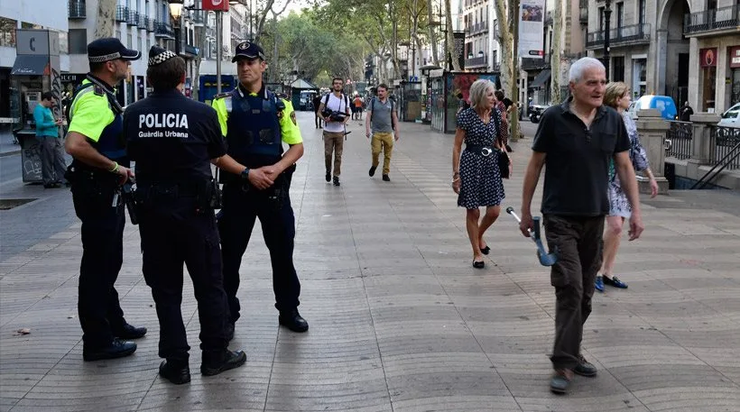 Βαρκελώνη: Ακόμα δεν έχουν βρει τον οδηγό του βαν που σκότωσε 13 και τραυμάτισε 126