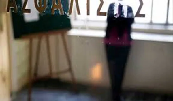 Έρχονται ανατροπές στις εισφορές για πάνω από 1 εκατ. επαγγελματίες