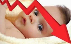 Γερνάει και συρρικνώνεται ο πληθυσμός της Ελλάδας