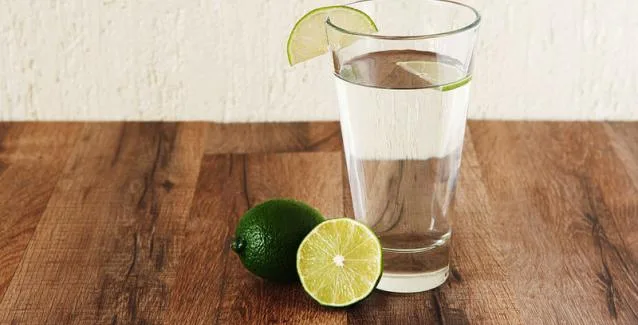 Νερό με λεμόνι και αδυνάτισμα: Ποιες είναι οι παρενέργειες