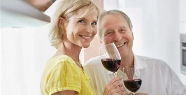 Ασπίδα κατά της άνοιας η μετριοπαθής κατανάλωση αλκοόλ