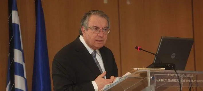 Μπαμπινιώτης: «Δεν είναι τυχαίο ότι τα παιδιά δεν αγαπούν το σχολείο»