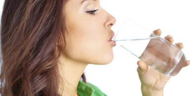 Κρύο ή ζεστό νερό: Τι να πίνω;