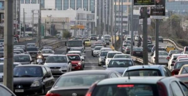 Τα σενάρια για τα νέα τέλη κυκλοφορίας: Βάσει κυβισμού, εκπομπών ρύπων και παλαιότητας ο υπολογισμός