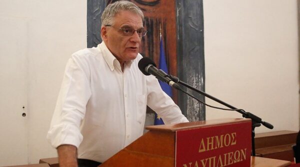 Πουλάκης: Να καταργηθεί η προσευχή στα σχολεία