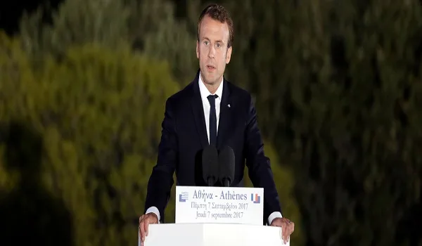 Κομισιόν: Χαιρετίζουμε τη δυναμική παρέμβαση Μακρόν στον λόφο της Πνύκας