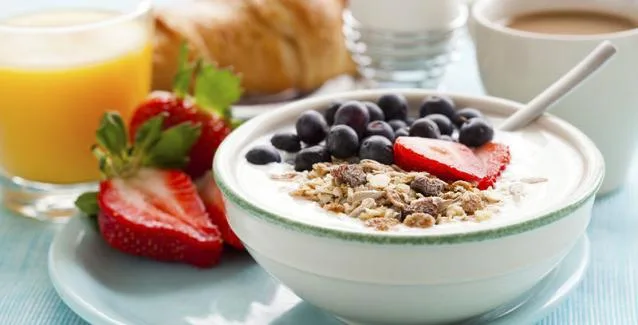 Τέσσερα μικρά λάθη που κάνεις όταν τρως πρωινό και σου προσθέτουν κιλά