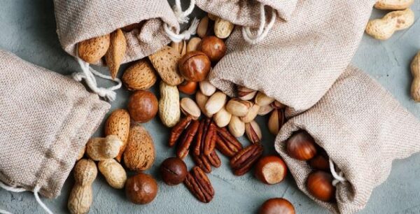 Η συχνή κατανάλωση ξηρών καρπών αποτρέπει την αύξηση του σωματικού βάρους