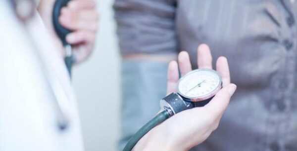 Υψηλή αρτηριακή πίεση: Με ποιες αλλαγές στη διατροφή θα την αντιμετωπίσετε