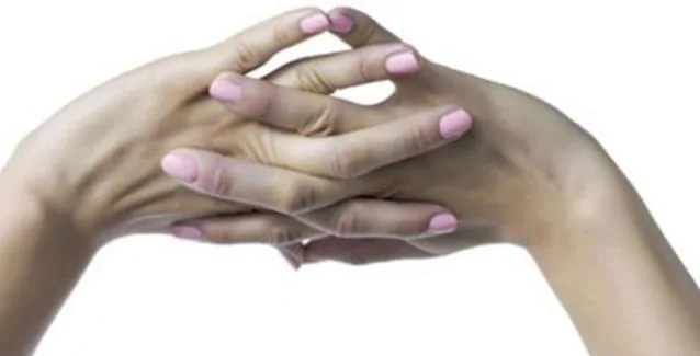 Γιατί δεν πρέπει να κάνεις ”κρακ” τα δάχτυλά σου