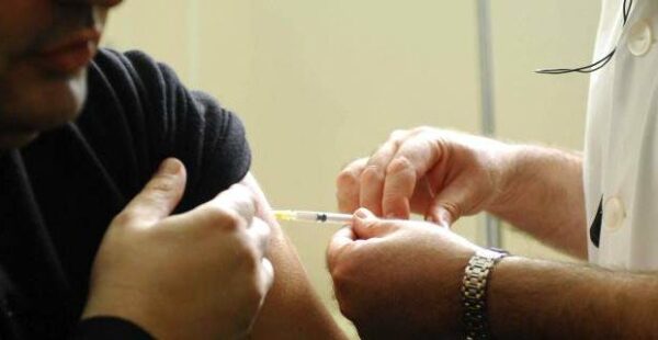 Κρούσματα ιλαράς: Ποιοι και γιατί πρέπει να εμβολιαστούν