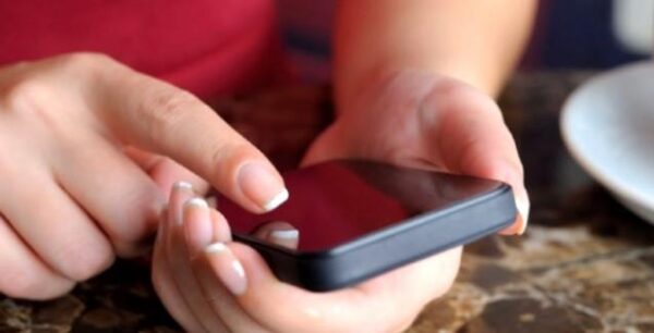 Τι δείχνει νέα έρευνα για τη χρήση κινητού στην εγκυμοσύνη