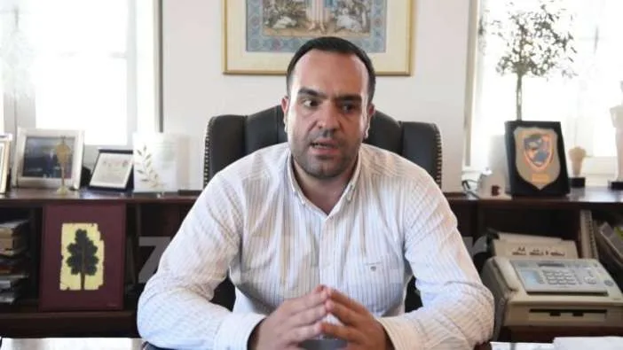 Δήμαρχος Μυκόνου: Κανένας εκπαιδευτικός δεν κοιμάται σε παραλίες ή σε δρόμους του νησιού