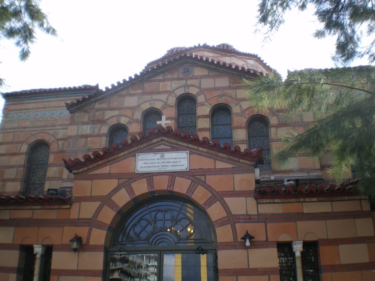 Άγιος Σώστης: Από εμπορικό περίπτερο, πάνσεπτος Ιερός Ναός