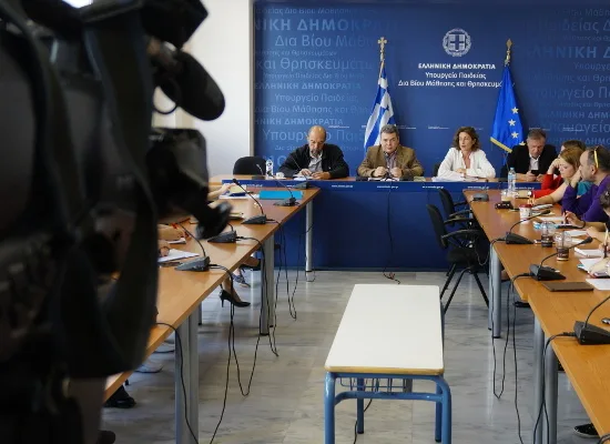 «2017-2018: Όλα τα προσφυγόπουλα στο σχολείο» – Συνέντευξη τύπου του Γ. Αγγελόπουλου