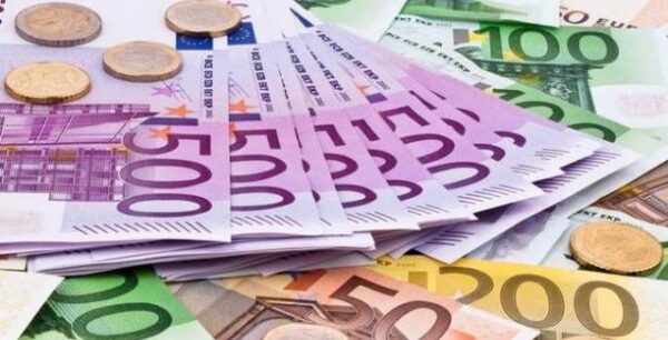 Ποιοι θα πάρουν τελικά τα 1.000 ευρώ τα Χριστούγεννα