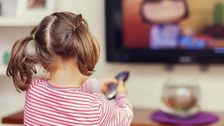Πόσες ώρες επιτρέπεται να βλέπει τηλεόραση ένα παιδί;