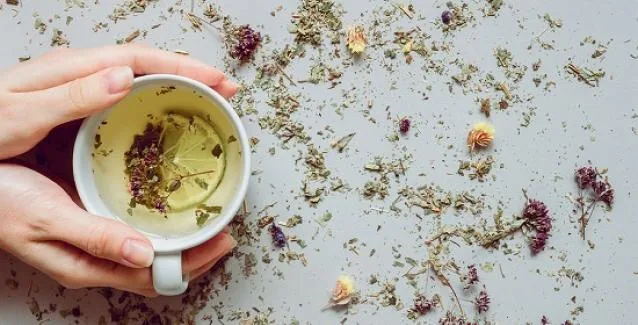 Σας τριγυρνάει γρίπη ή κρυολόγημα; Τι πρέπει να πιείτε για να τονωθείτε