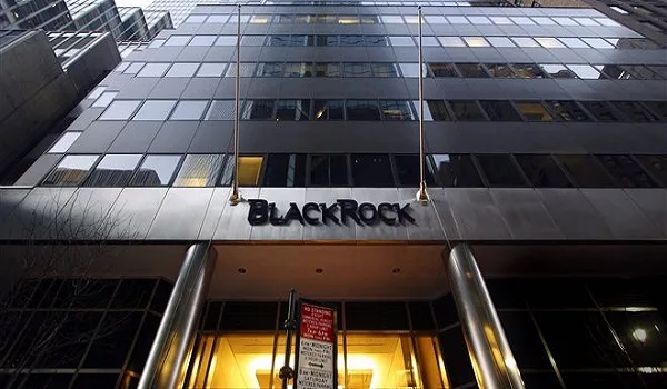 FT: Η ανάκαμψη της Ελλάδας τραβά την προσοχή της BlackRock