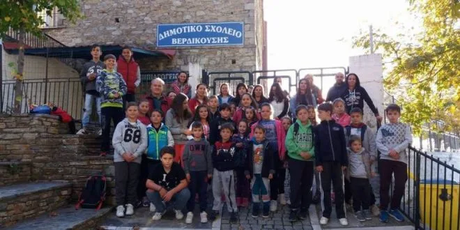 Δεν παρέλασαν τα παιδιά στη Βερδικούσια διαμαρτυρόμενα για τις ελλείψεις σε δασκάλους