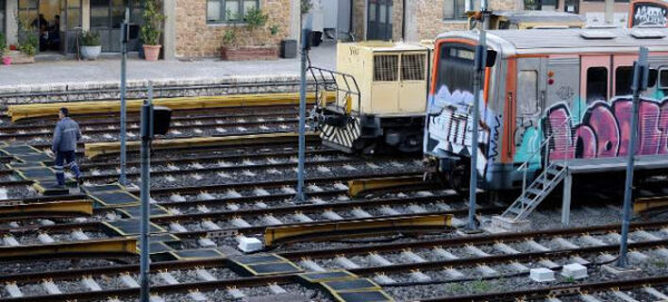 Παράσταση διαμαρτυρίας στην ΠΔΕ Αν Μακεδονίας και Θράκης για τα ολιγομελή τμήματα και τα κενά