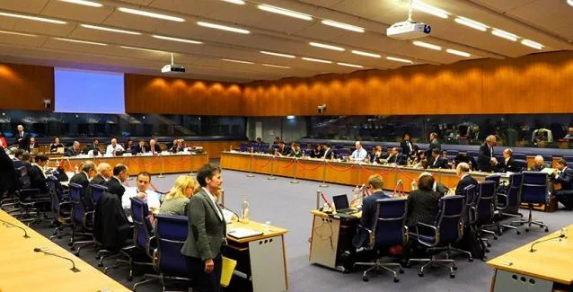 Έλλειμμα  900 εκατ. ευρώ βλέπουν οι δανειστές για το 2018 αλλά επιφυλάσσονται