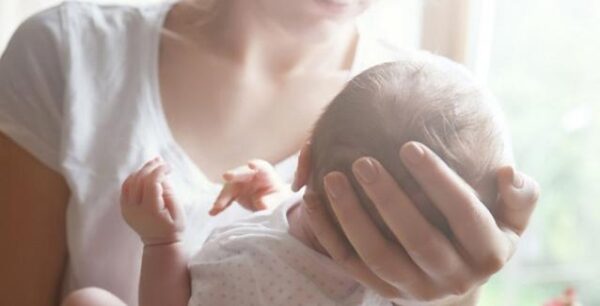 Νταντάδες της Γειτονιάς: Επιδότηση 250 ευρώ σε γονείς – Πότε ξεκινάει