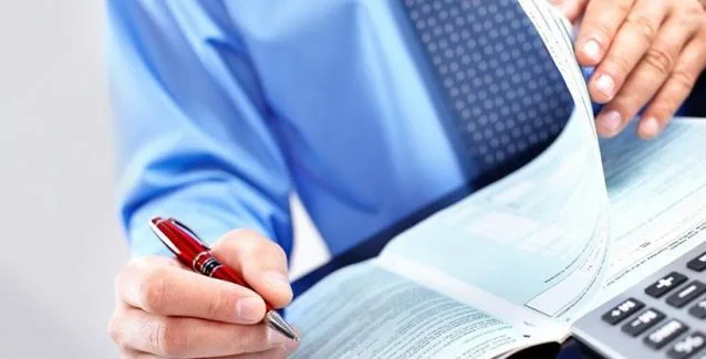 Έως 350 ευρώ το μήνα στις επιχειρήσεις που μετατρέπουν τα μπλοκάκια σε μισθωτή εργασία