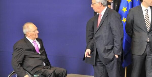 Γιούνκερ: Ο Σόιμπλε τάχθηκε υπέρ των Ελλήνων την κρίσιμη στιγμή