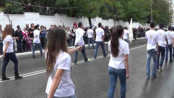 Υπουργείο Παιδείας: Σημαιοφόροι με κλήρωση και όχι αριστεία