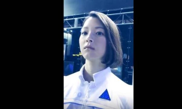 Εσείς θα μπορούσατε να ερωτευθείτε αυτή τη γυναίκα αν δε γνωρίζατε ότι είναι ρομπότ;